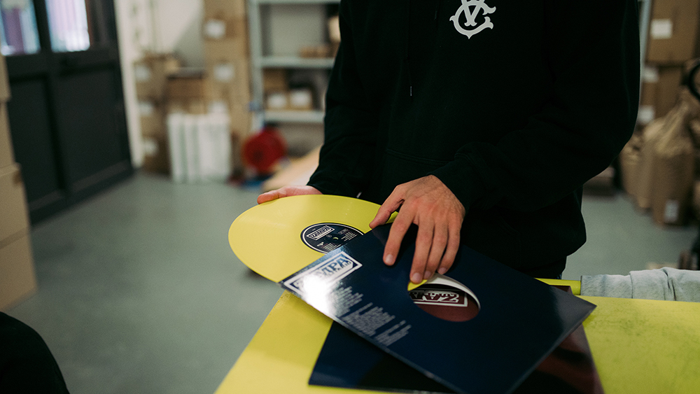 zampa_vinile_2 © Mario Casati